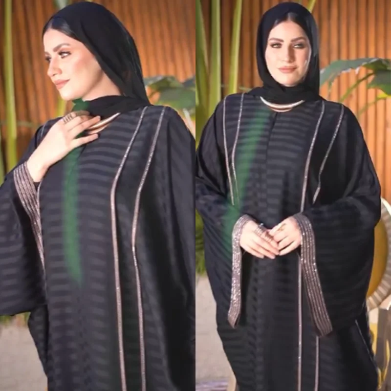 Abaya en Soie Brodée Orly et Strass – Élégance et Finesse